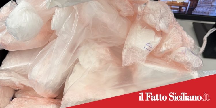 Catania. Scovato deposito di droga: arrestato 59enne