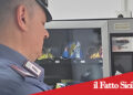 Catania. Sfonda una porta e ruba al distributore automatico