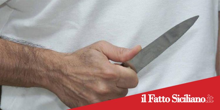 Sicilia. Rapina in tabaccheria: il titolare ferito con un coltello