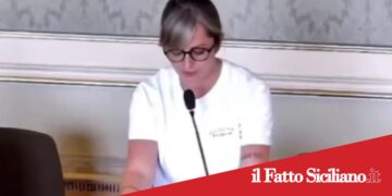 Belpasso, aula deserta sul tema del femminicidio. Vadalà: “Cattivo esempio”