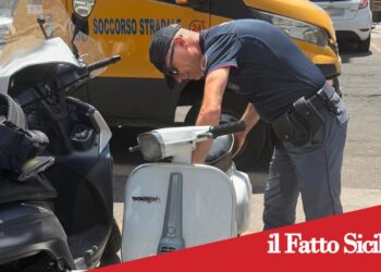 Catania. Si  presenta all’obbligo di firma con una vespa rubata:denunciato