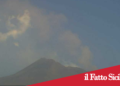 Etna.Debole emissione di cenere dai crateri sommitali: allerta voli portata ad arancione