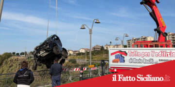 Adrano. Al via il recupero dell’auto precipitata dopo l’incidente